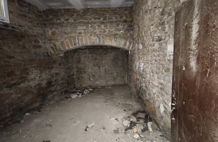 Local d'activité / Bureaux à aménager – Plateau de 89 m² avec 2 parkings – 190 000 € — photo 3
