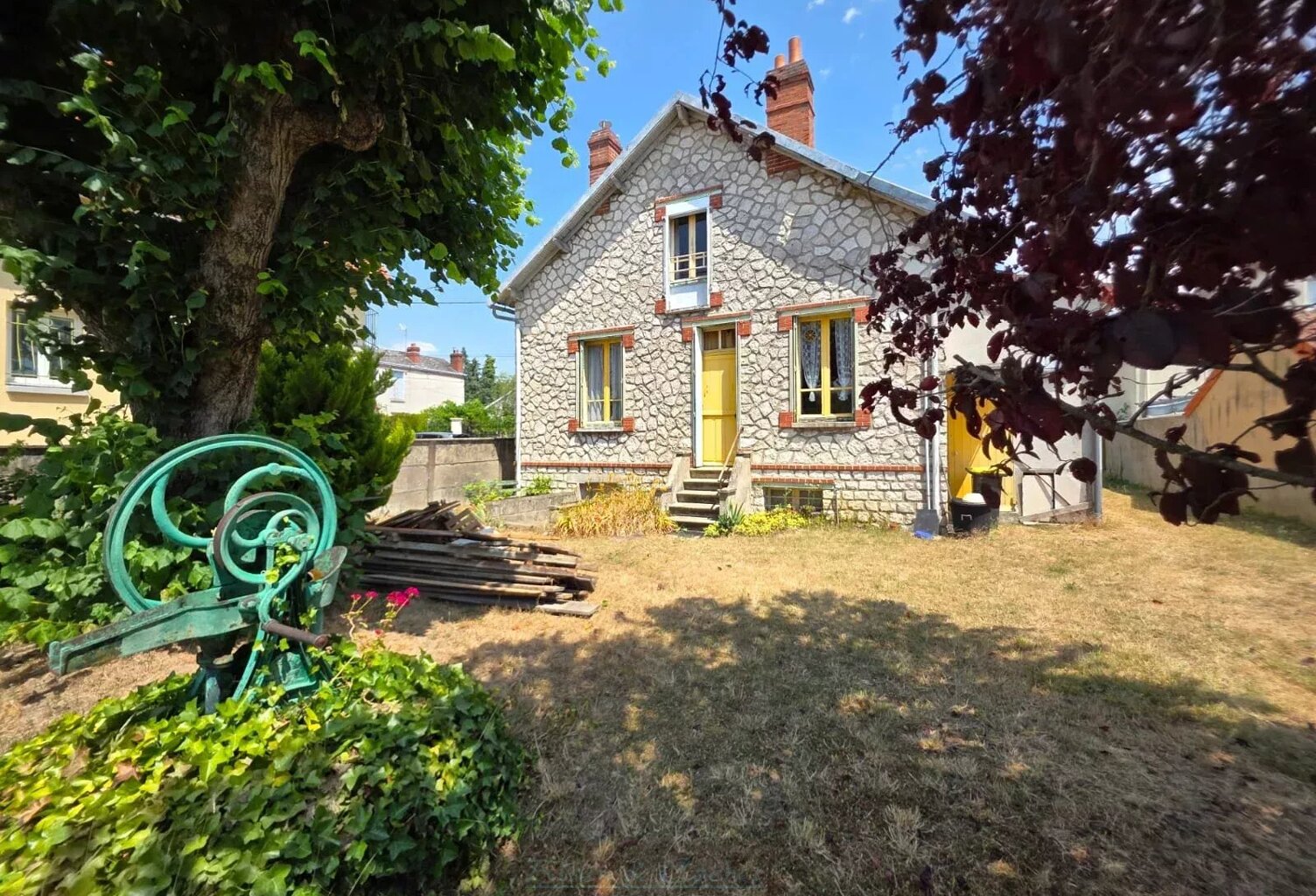 Jolie meulière des années 30 à rénover - Amilly — photo 1