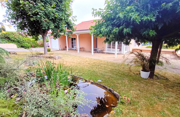 SAINT-GENEST-LERPT   SECTEUR DU GOLF   VILLA D'ARCHITECTE — photo 3