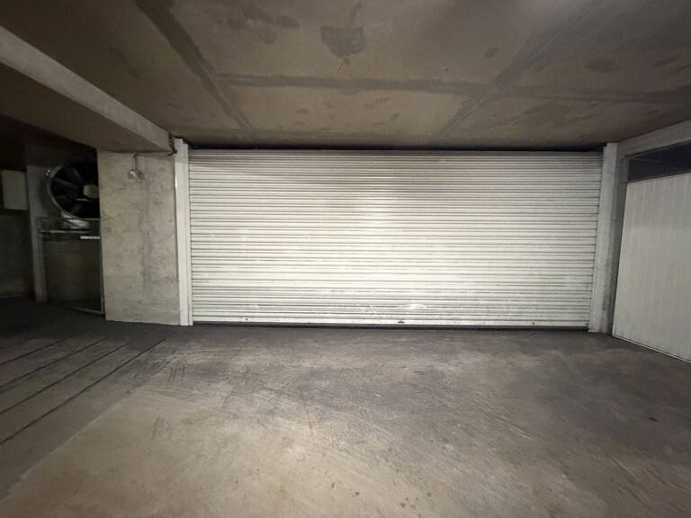 RARE aux portes de Monaco   Beausoleil : Grand double garage — photo 1