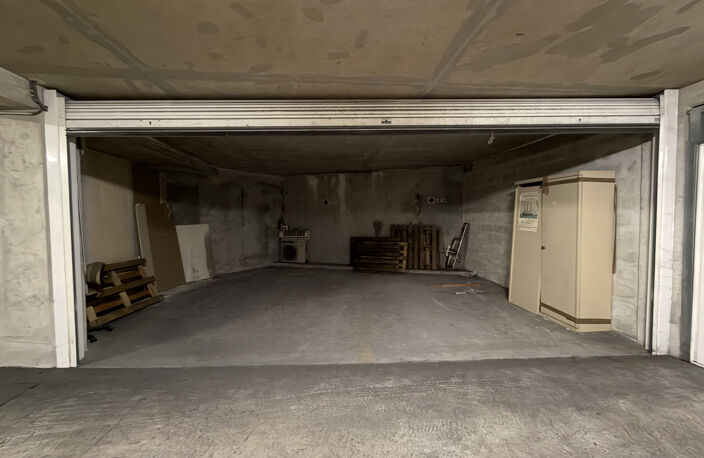 RARE aux portes de Monaco   Beausoleil : Grand double garage — photo 2