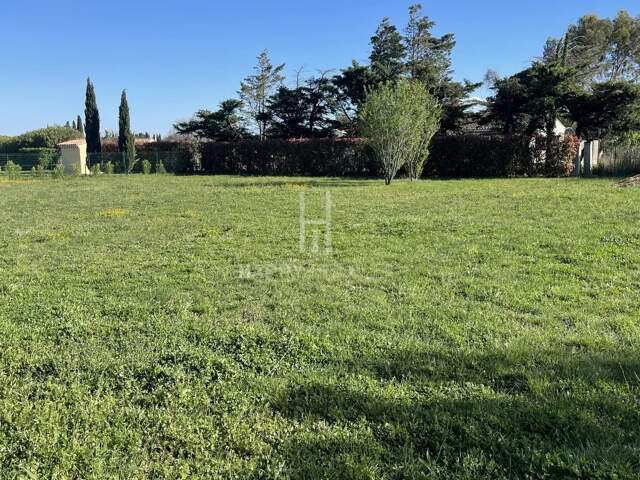 PROCHE D'ARLES, centre ville , commerces et écoles — photo du bien