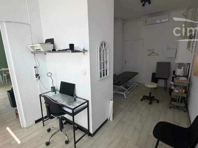Local commercial à usage de bureaux, cabinet ou profession libér — photo du bien