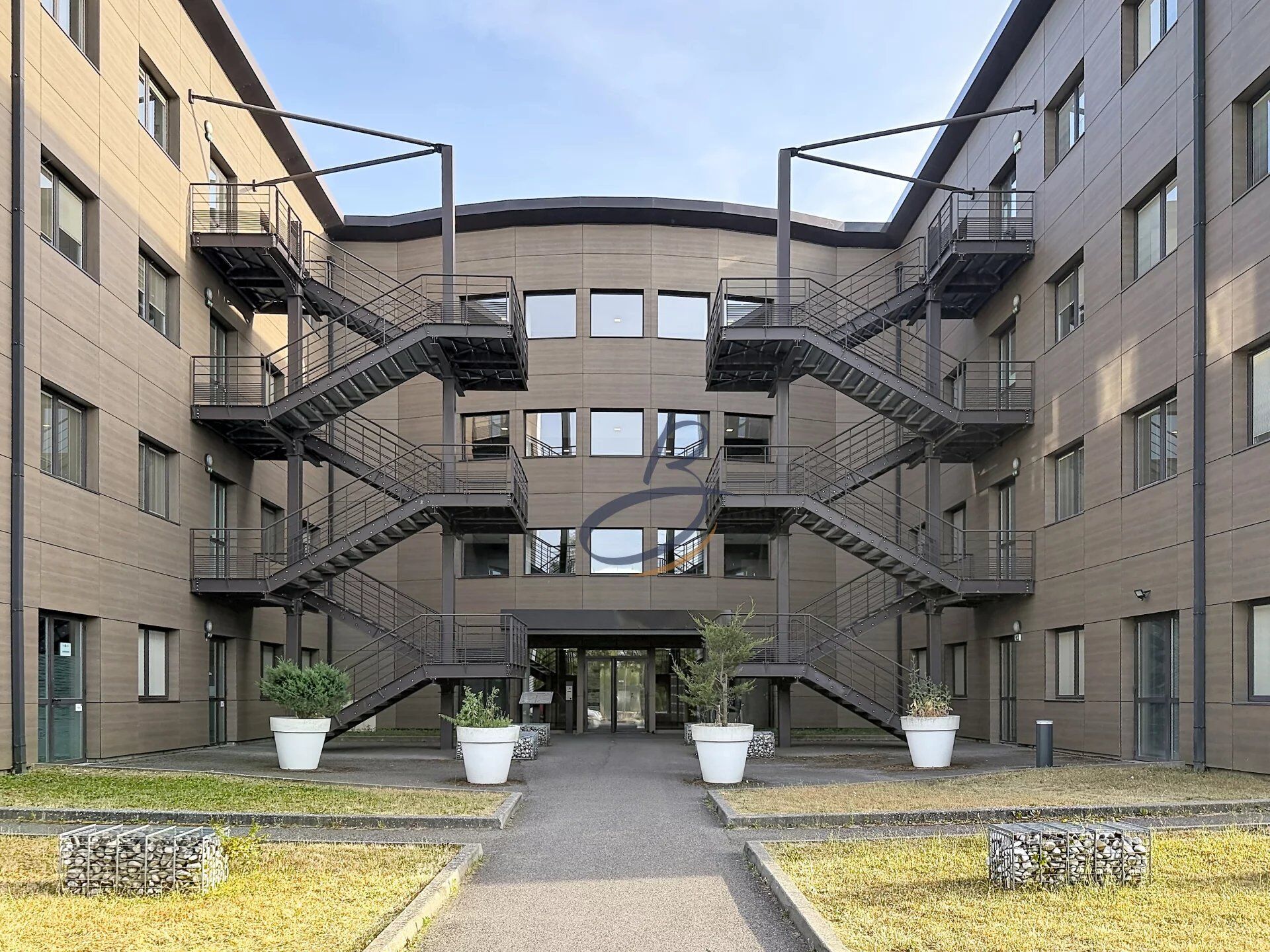 Local commercial 5 pièces 80 m² · à Bourgoin-Jallieu · 80 m² · 1 950 €