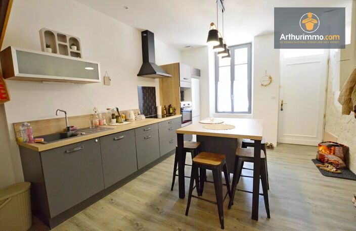 Maison de ville en pierre avec cour — photo 3