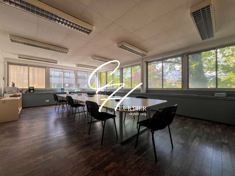 Bureaux en zone franche (réduction fiscale) — photo 1
