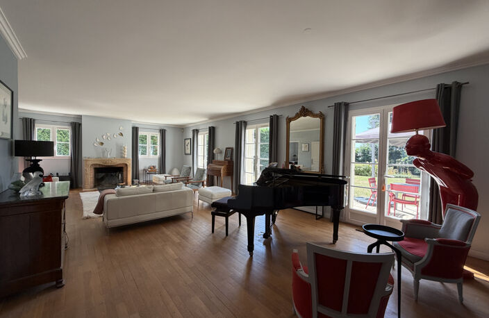 ORLÉANS   ÉLÉGANTE MAISON FAMILIALE DE 350 M2 À PROXIMITÉ DE — photo 2