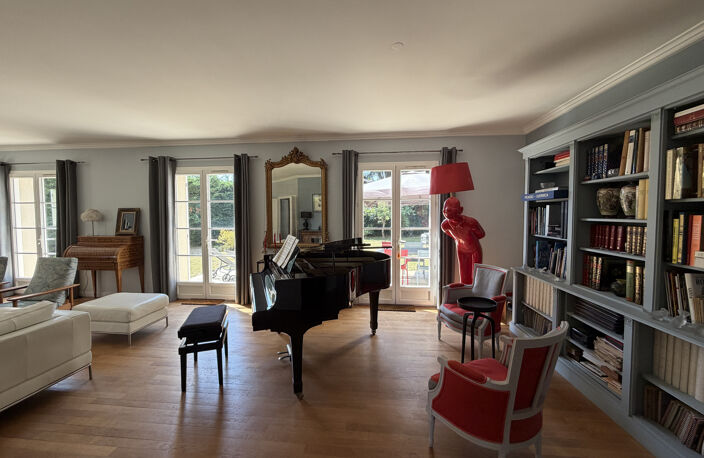 ORLÉANS   ÉLÉGANTE MAISON FAMILIALE DE 350 M2 À PROXIMITÉ DE — photo 4