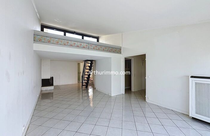 À VENDRE – Grand 2 pièces avec double séjour, mezzanine, véranda et parking – Résidence La Palombière à Créteil — photo 2