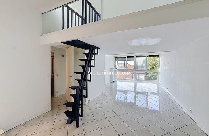 À VENDRE – Grand 2 pièces avec double séjour, mezzanine, véranda et parking – Résidence La Palombière à Créteil — photo 3