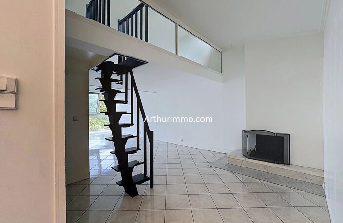 À VENDRE – Grand 2 pièces avec double séjour, mezzanine, véranda et parking – Résidence La Palombière à Créteil — photo 4