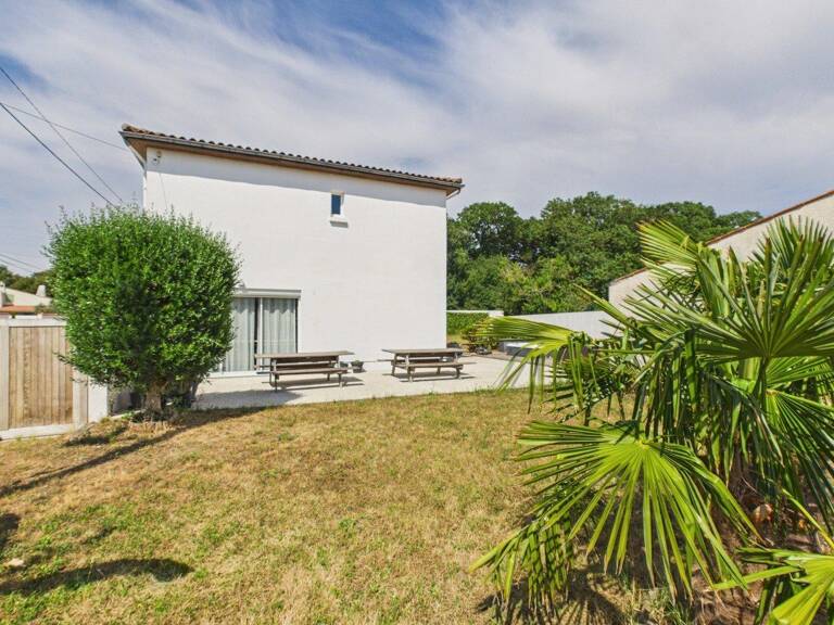 Maison familiale avec jardin et double garage — photo 1