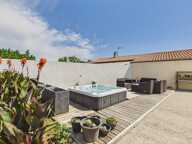 Maison familiale avec jardin et double garage — photo 3
