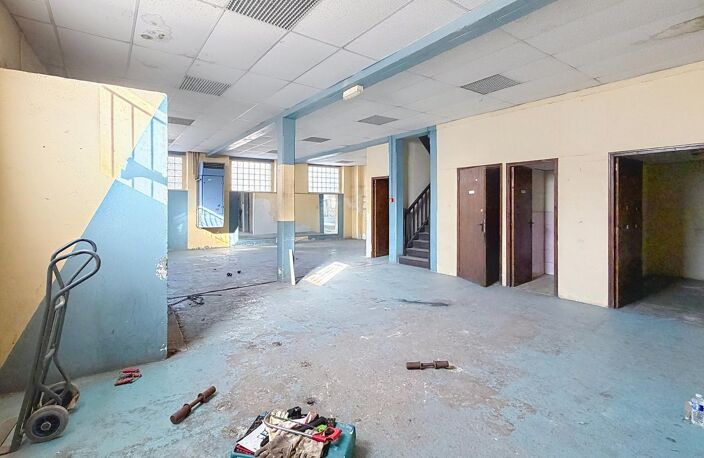 LOCAL COMMERCIAL 600 m² à rénover + terrain constructible — photo 5