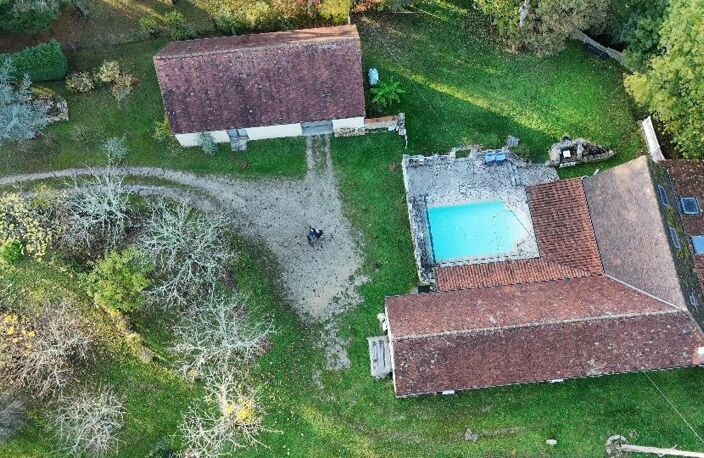 Piscine, dépendance et jardin : tout est réuni ! — photo 2