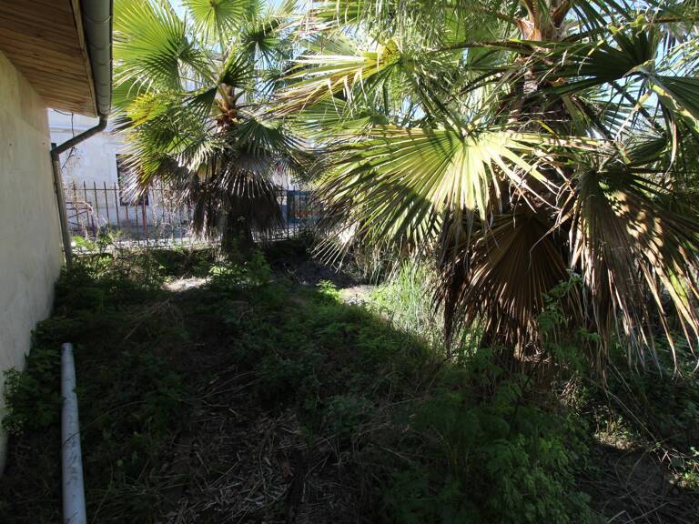 LOCAL COMMERCIAL OU PROFESSIONNEL A FINIR DE RENOVER — photo 1