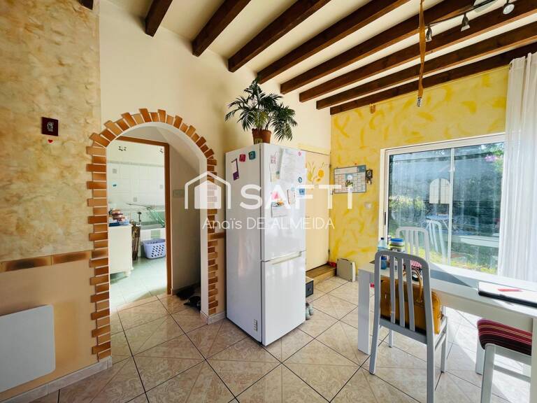 Trois chambres, un jardin intime et le confort du plain-pied : une maison à découvrir sans tarder. — photo 1