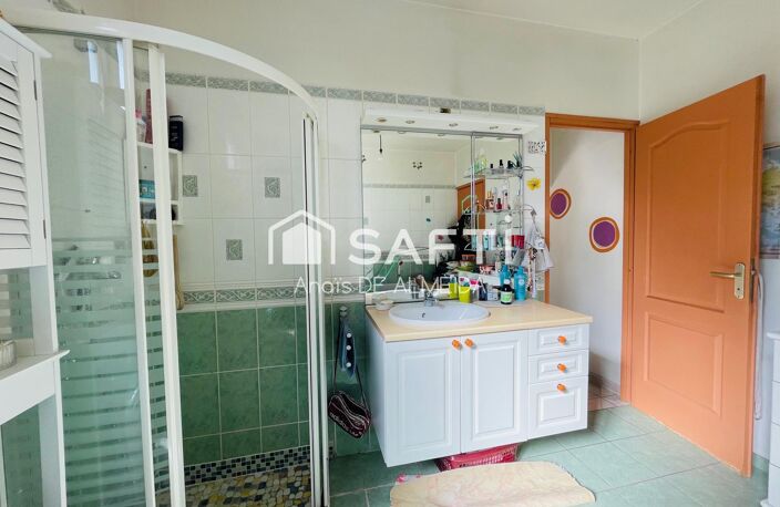 Trois chambres, un jardin intime et le confort du plain-pied : une maison à découvrir sans tarder. — photo 5