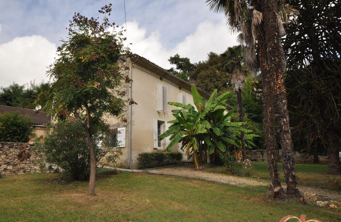 Location maison 7 pièces 135 m² à Le Tourne (33550) — photo 2