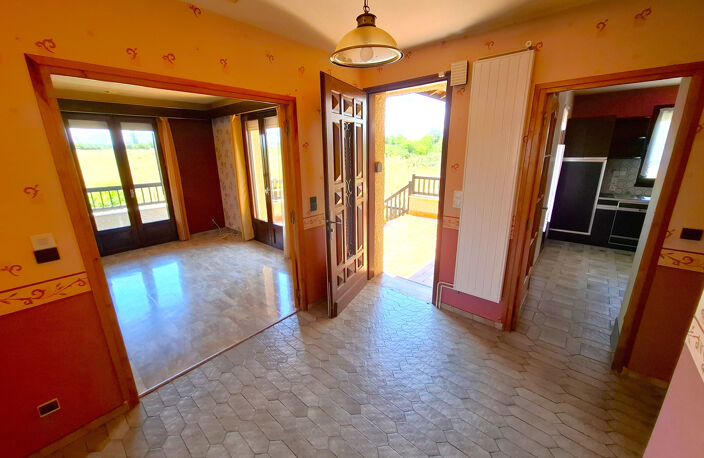 Maison familiale avec sous-sol complet - 3 chambres et garag — photo 2