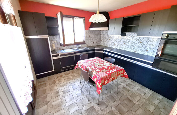 Maison familiale avec sous-sol complet - 3 chambres et garag — photo 4