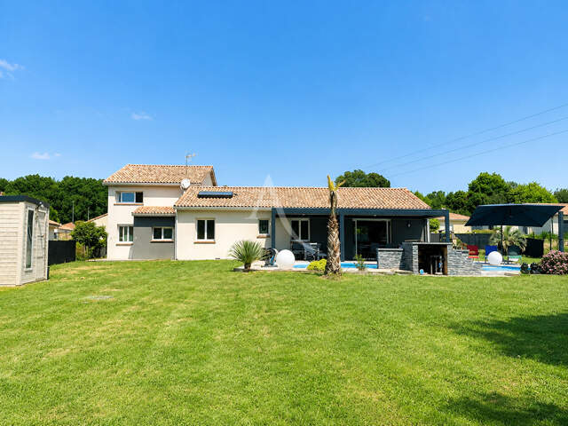 10 MINUTES BESSIERES ? Propriété familiale de standing de 175 m² avec piscine, spa, double habitation et prestations haut de gamme — photo du bien