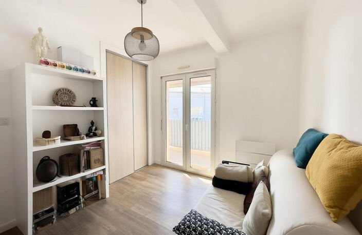 À VENDRE T3 72 M2 AVEC CAVE ET PARKING DANS LE CENTRE DE LA COURONNE — photo 2