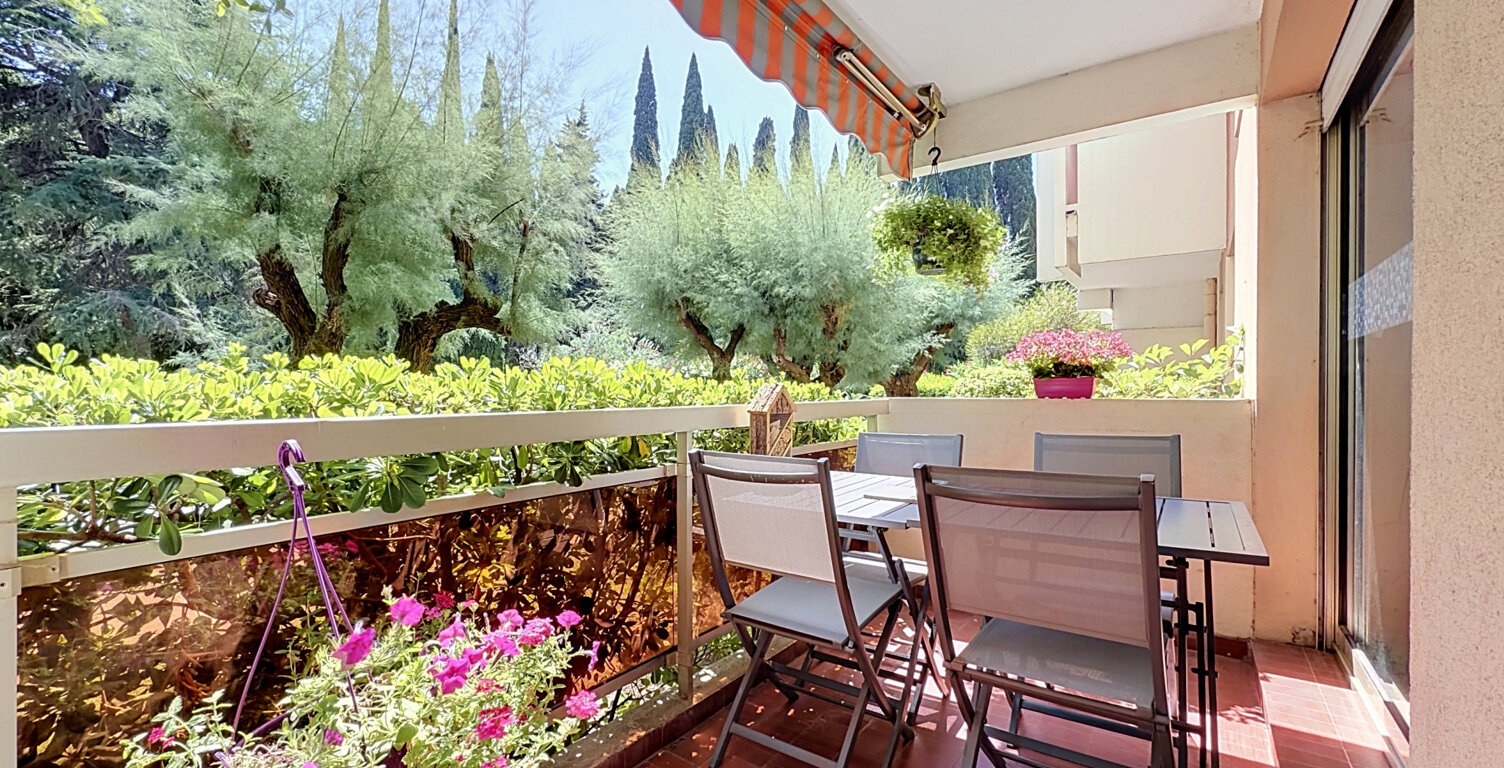 VENTE EN EXCLUSIVITE - SAINT-RAPHAËL - APPARTEMENT 3 PIECES AVEC PISCINE , PARKING ET CAVE — photo 1