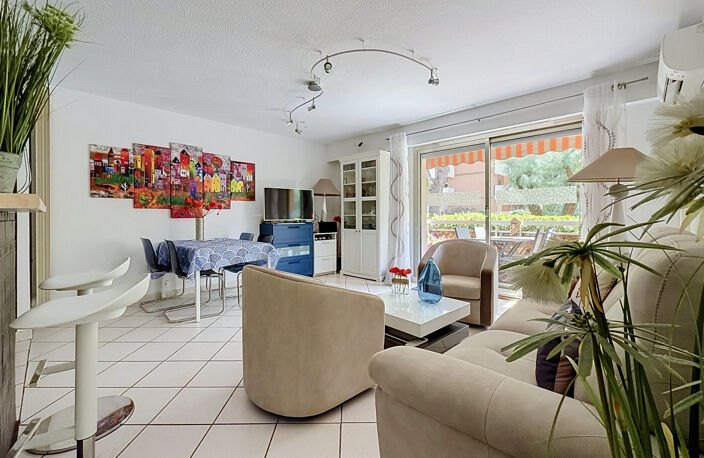 VENTE EN EXCLUSIVITE - SAINT-RAPHAËL - APPARTEMENT 3 PIECES AVEC PISCINE , PARKING ET CAVE — photo 3