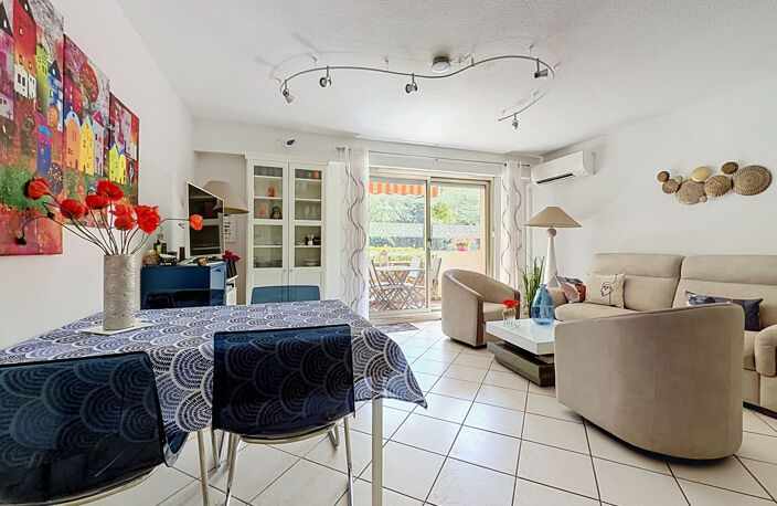 VENTE EN EXCLUSIVITE - SAINT-RAPHAËL - APPARTEMENT 3 PIECES AVEC PISCINE , PARKING ET CAVE — photo 4