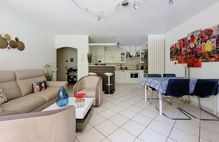 VENTE EN EXCLUSIVITE - SAINT-RAPHAËL - APPARTEMENT 3 PIECES AVEC PISCINE , PARKING ET CAVE — photo 5
