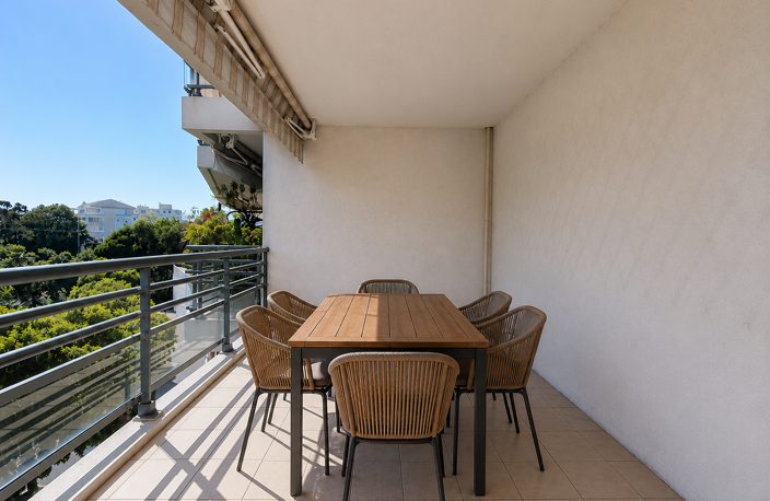 VENTE EN EXCLUSIVITE - SAINT-RAPHAËL - CENTRE-VILLE - APPARTEMENT 4 PIECES AVEC GARAGE — photo 2