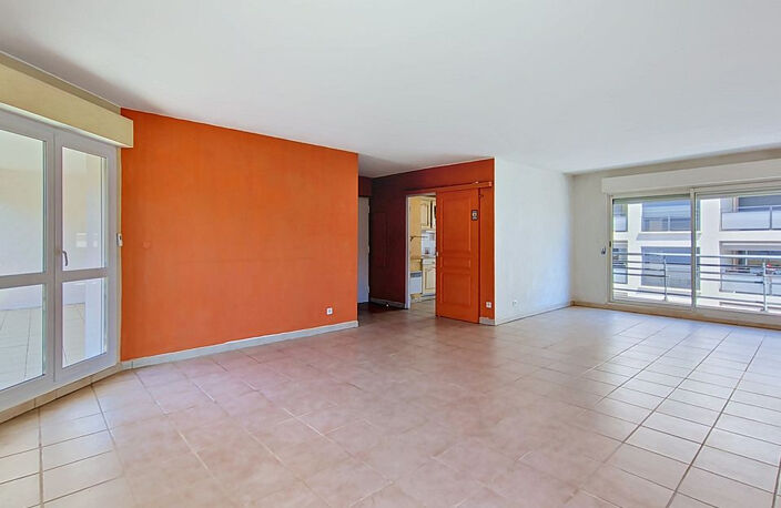 VENTE EN EXCLUSIVITE - SAINT-RAPHAËL - CENTRE-VILLE - APPARTEMENT 4 PIECES AVEC GARAGE — photo 3