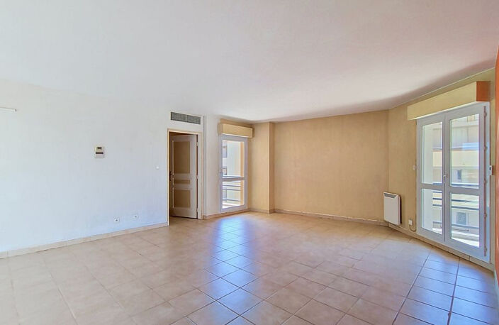 VENTE EN EXCLUSIVITE - SAINT-RAPHAËL - CENTRE-VILLE - APPARTEMENT 4 PIECES AVEC GARAGE — photo 5