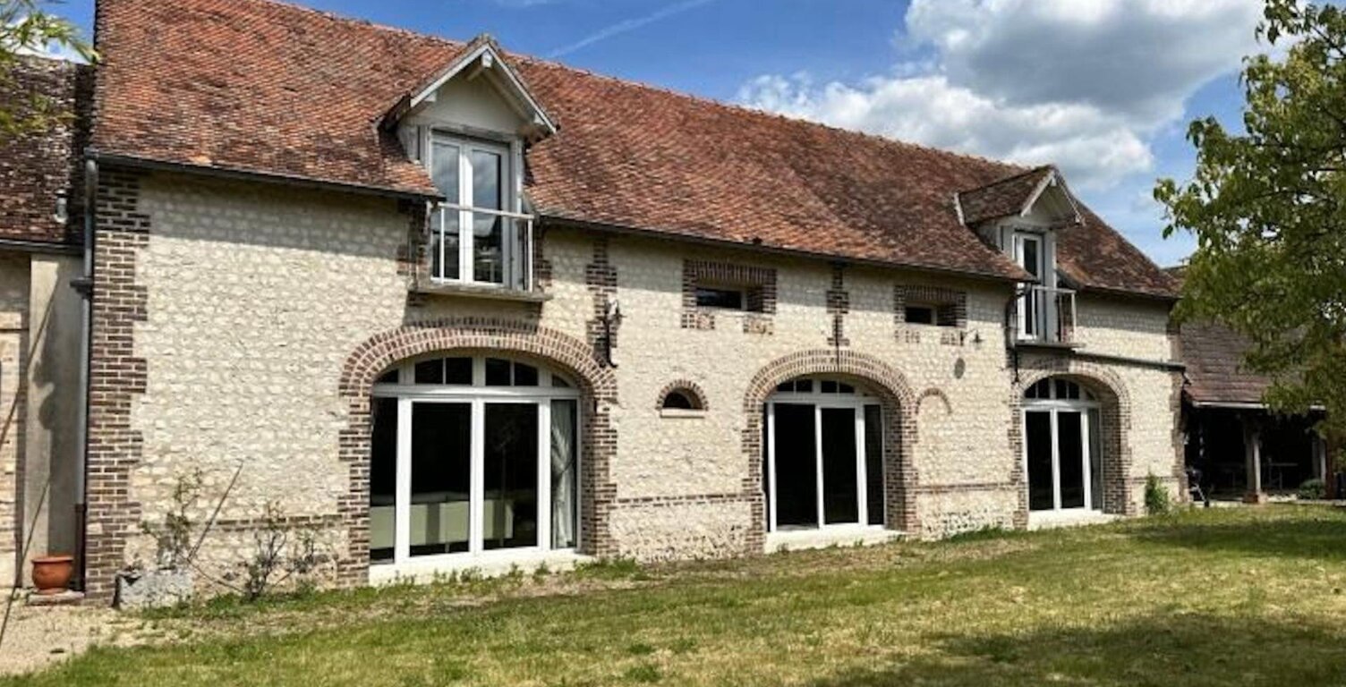 Authentique demeure rénovée à Muids, ancienne écurie en pierre avec beaux volumes — photo 1
