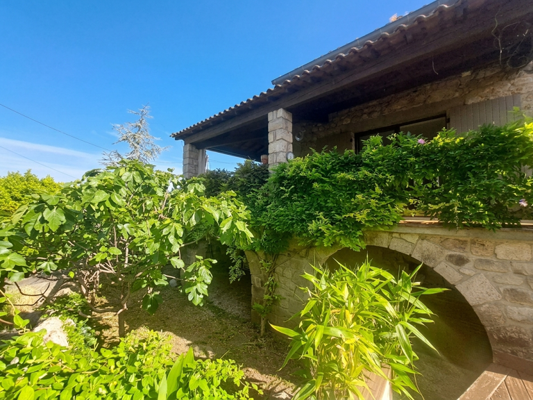 Coup de cœur à Joyeuse : maison de caractère classée B, jardin clos et piscine à réhabiliter — photo 1