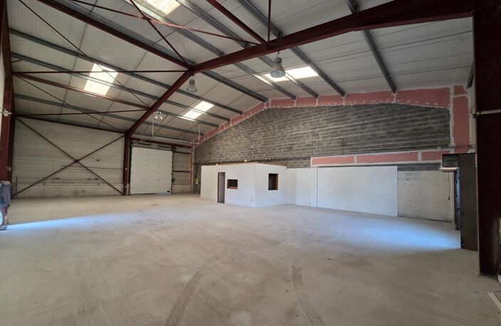 Grand volume pour activité de bureaux et stockage — photo 2