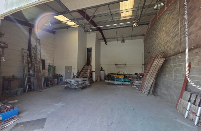 Grand volume pour activité de bureaux et stockage — photo 4