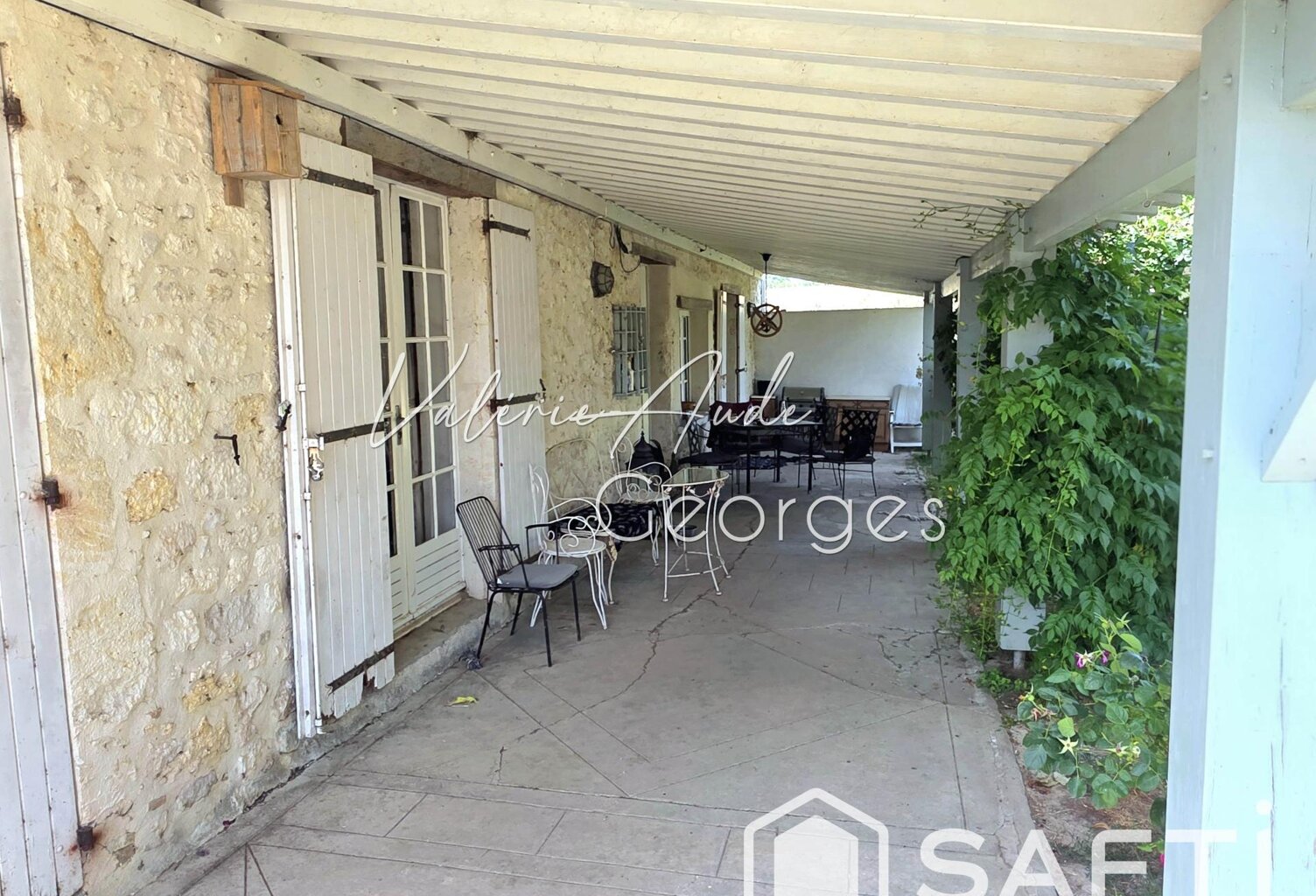 Corps de ferme rénové avec dépendances — photo 1