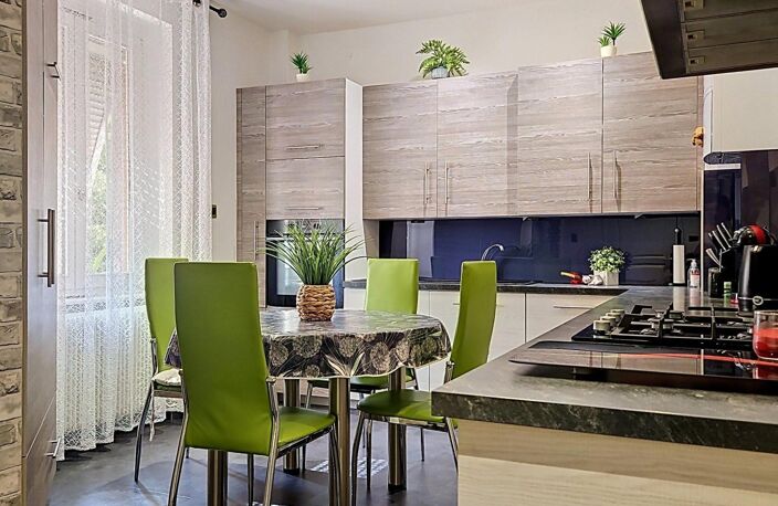 COLMAR Saint-Antoine  Spacieux appartement rénové de 102 m² avec cave, dépendances et stationnement — photo 4