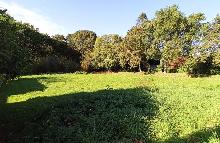 Terrain constructible au bourg dans quartier calme — photo 2