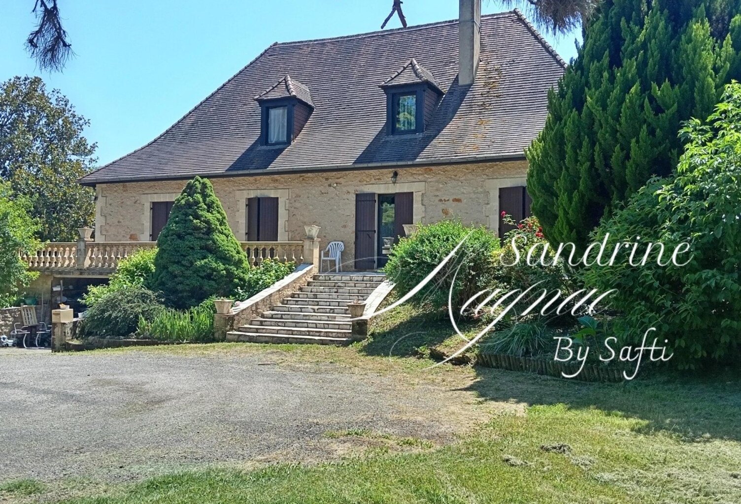 Belle maison en pierre de 162m² dans parc arboré — photo 1