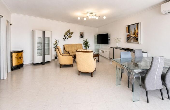 Appartement 4 pièces de 94 m²  Centre-ville de Saint-Raphaël — photo 3