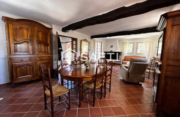 villa de plain pied avec joli jardin à deux pas du centre du village — photo 2