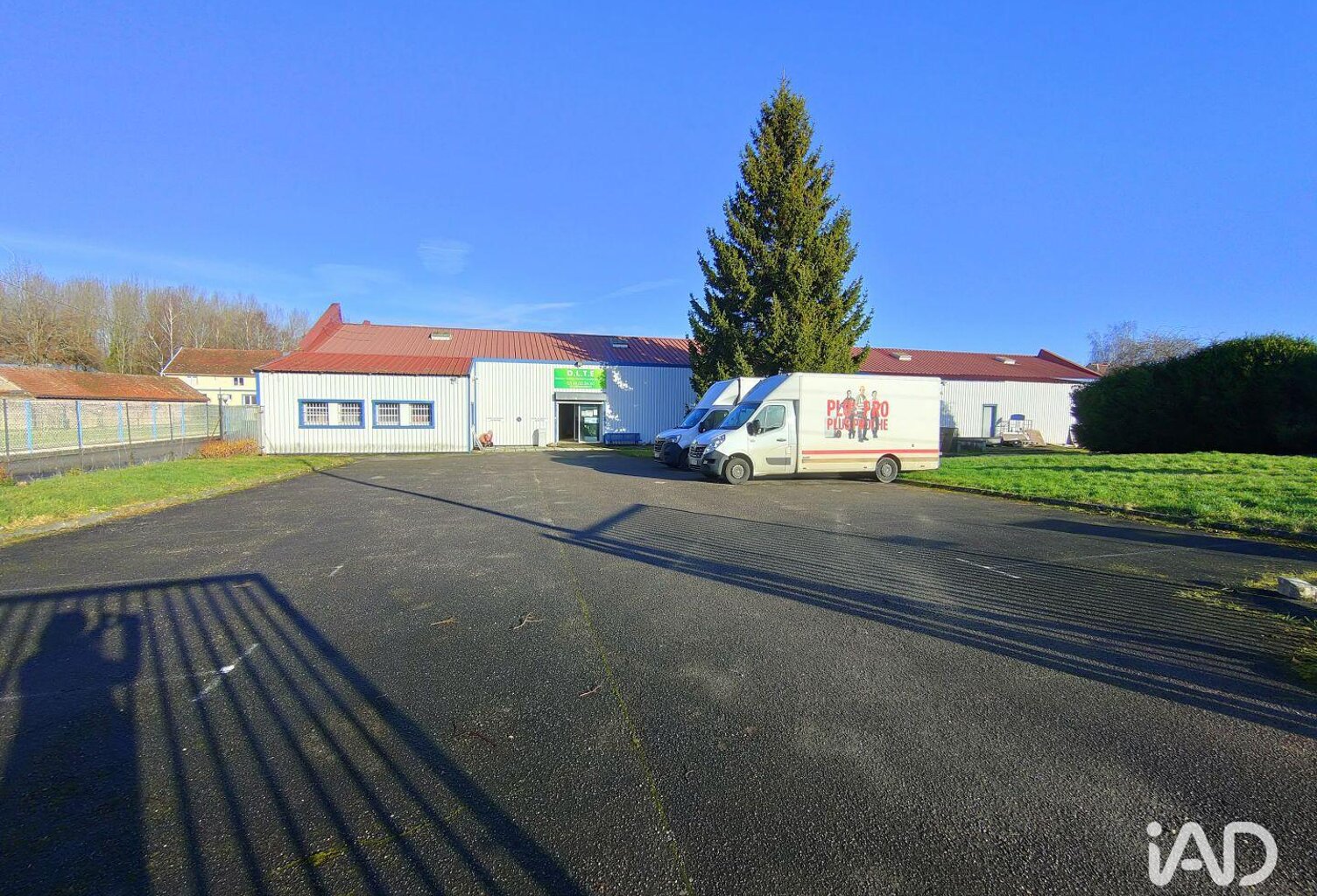 Location Local d'activités 625 m&sup2; — photo 1