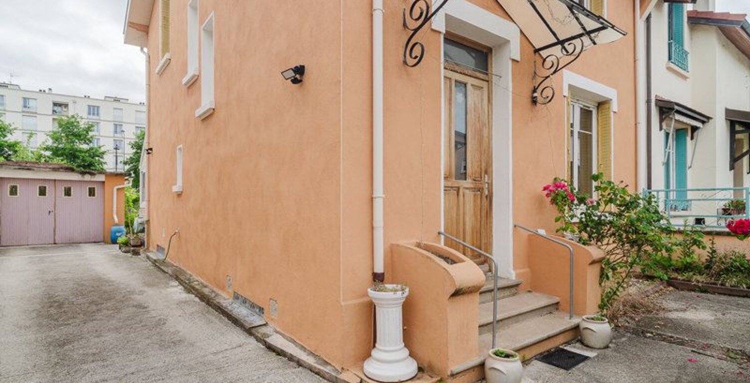 Maison de ville de 3 pièces principales — photo 1
