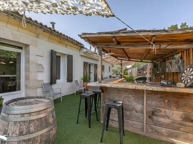 Maison en pierre de 4 pièces principales — photo du bien