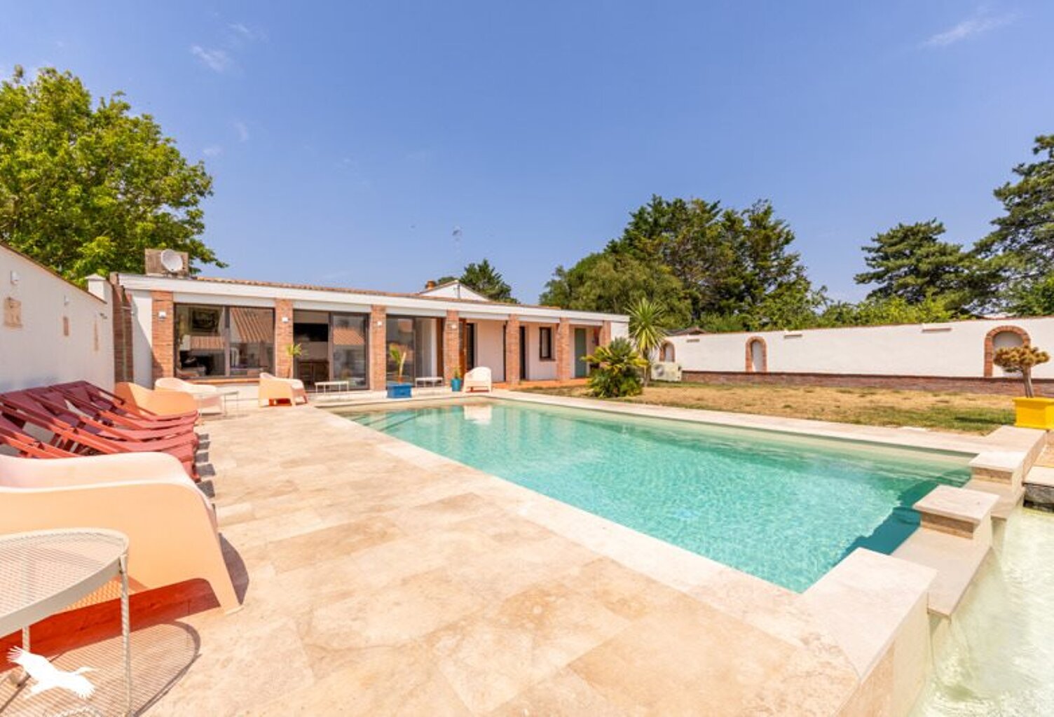 Villa de 8 pièces principales — photo 1