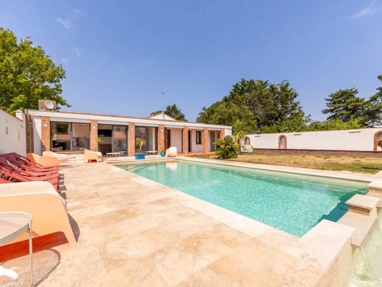 Villa de 8 pièces principales — photo 1