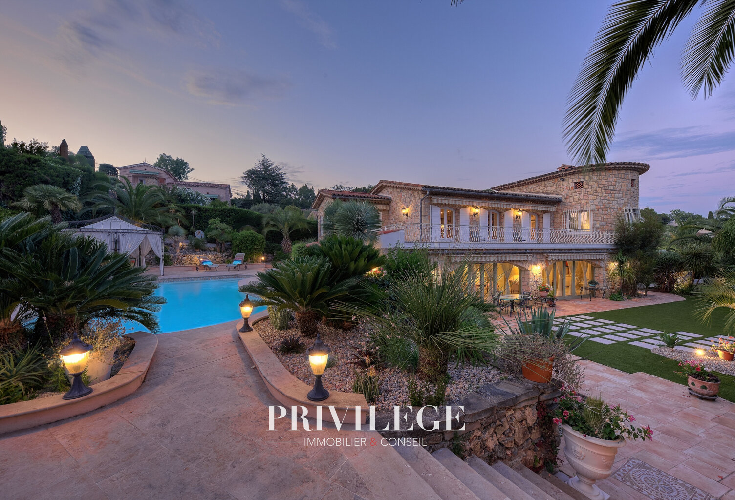 Mougins   Élégance contemporaine au coeur d'un domaine privé — photo 1